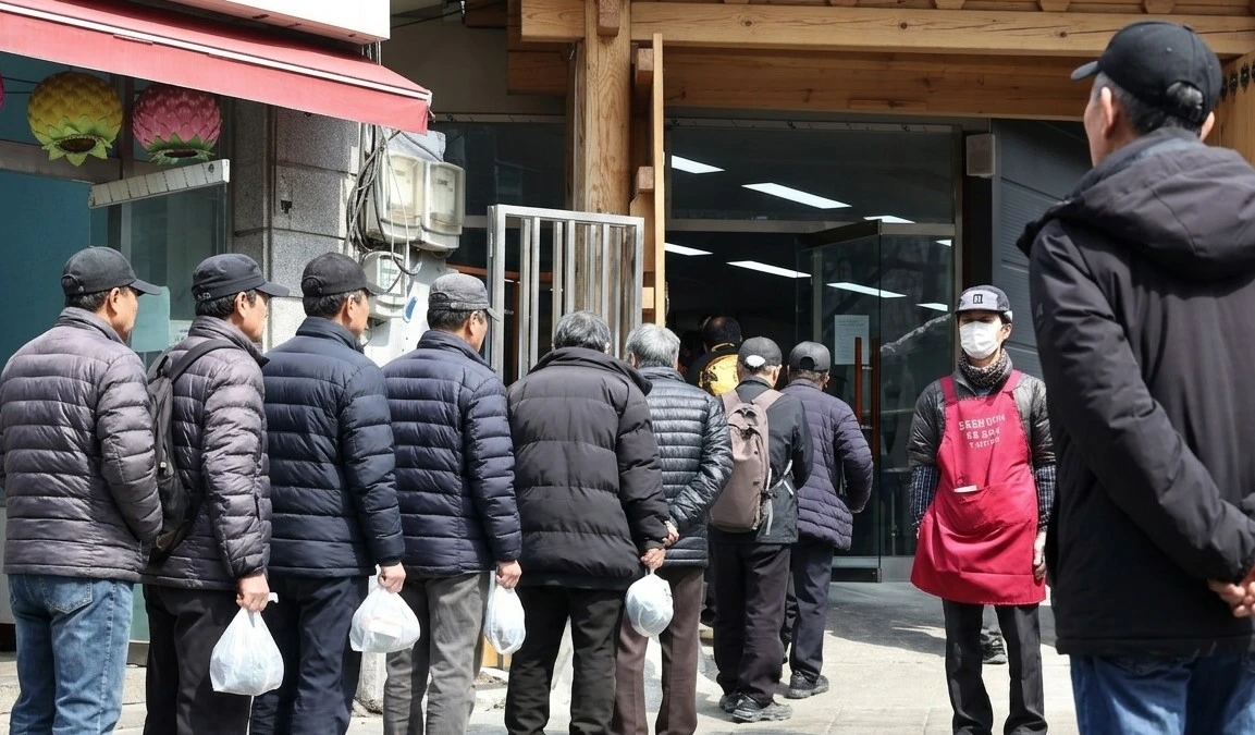 일하는 3명이 노인 1명 부양… 내 월급에서 더 떼가는 이유